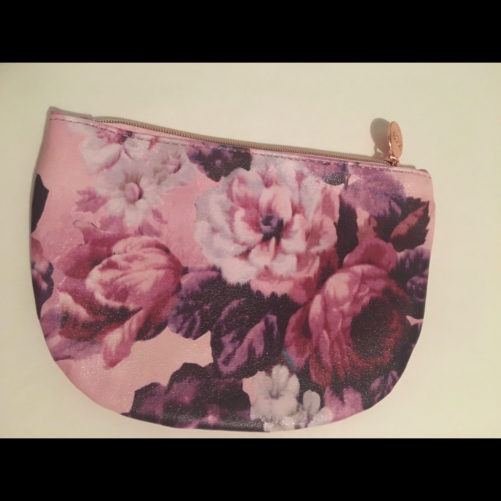 Ipsy May 2022 Glam Bag make-up zipper bag